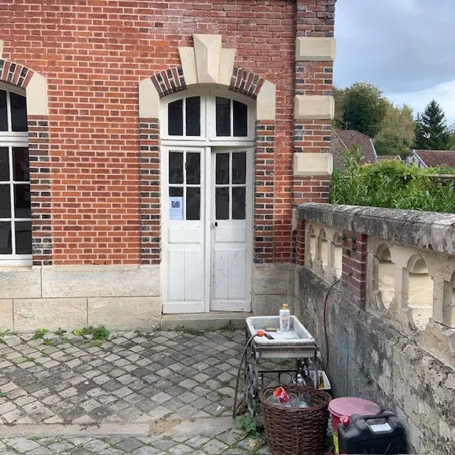 Dennis Hood artist residency france chateau orquevaux